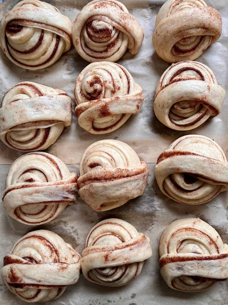 CINNAMON BUNS