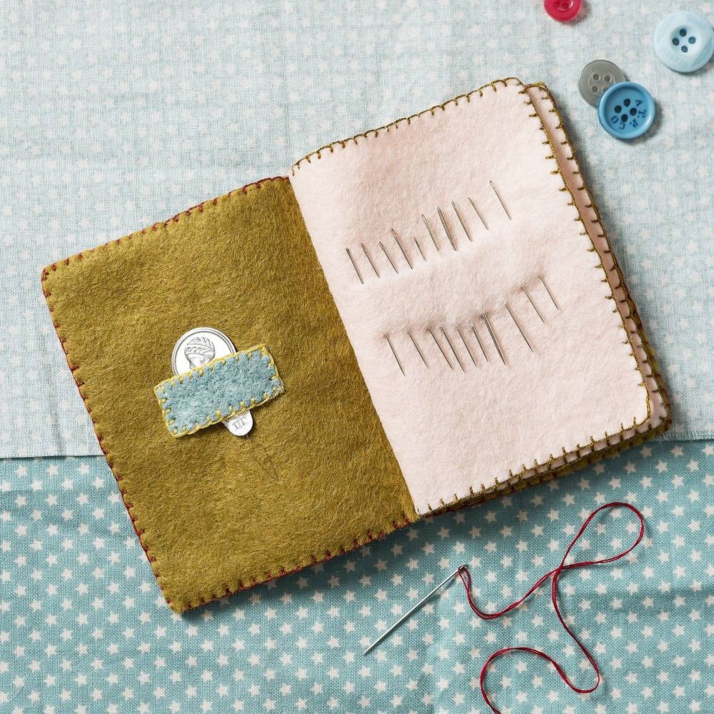 Felt needle case kit from Corinne Lapierre