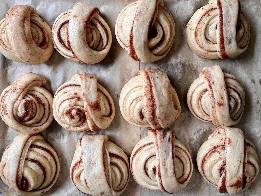 CINNAMON BUNS