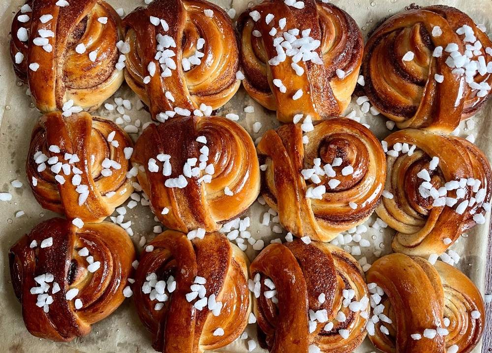 CINNAMON BUNS