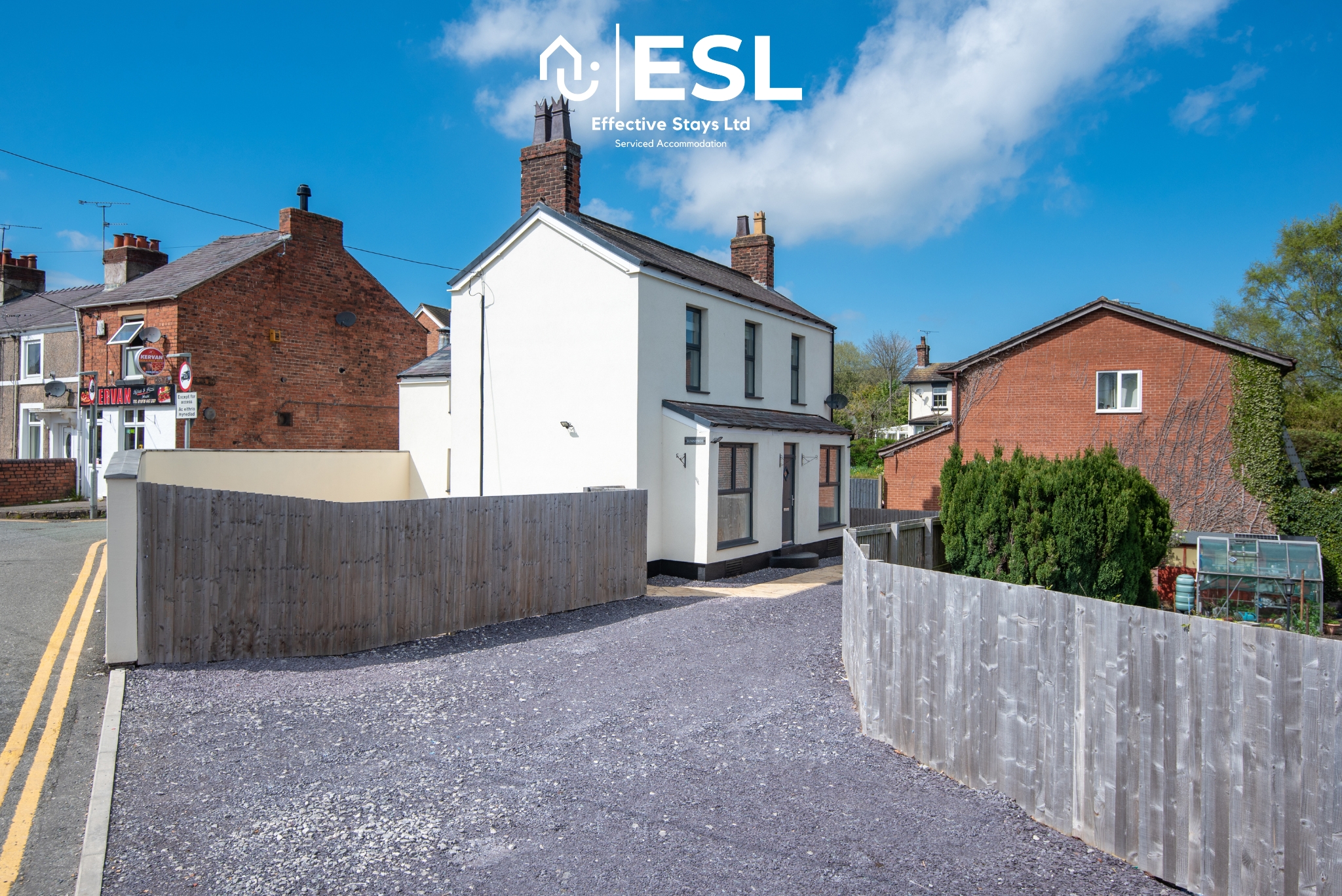 SSWX - 5 Bedroom House with parking in Wrexham