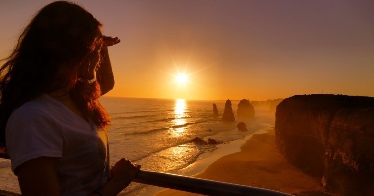 1-Day Tour to Enjoy One of Australia’s Most Spectacular Sunset Views: Great Ocean Road | Anglesea River | Twelve Apostles | Westgate Bridge
