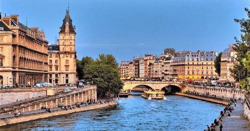 Seine River Cruise e Mapa de Atrações em Pequeno Grupo - Acomodações em Paris