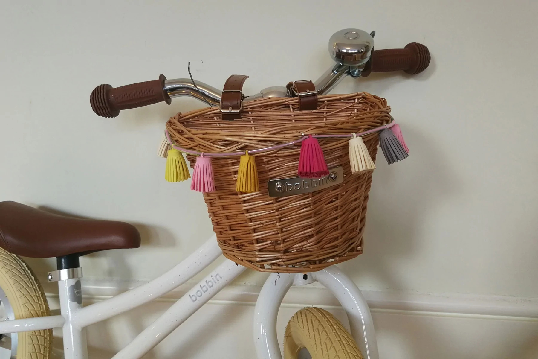 marque generique - Panier Avant de Vélo avec 2pcs Tassel Glands de