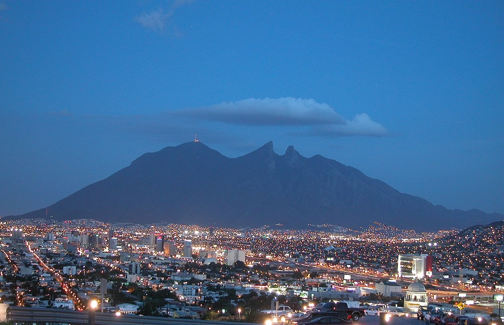 City Tour Nocturno en Monterrey con Recogida - Alojamientos en Monterrey