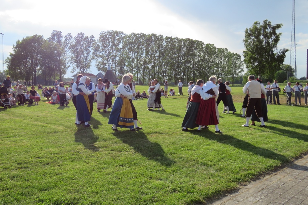 Det bjuds på allt från folkdans till gratis bad under nationaldagsfirandet i Nossebro. 