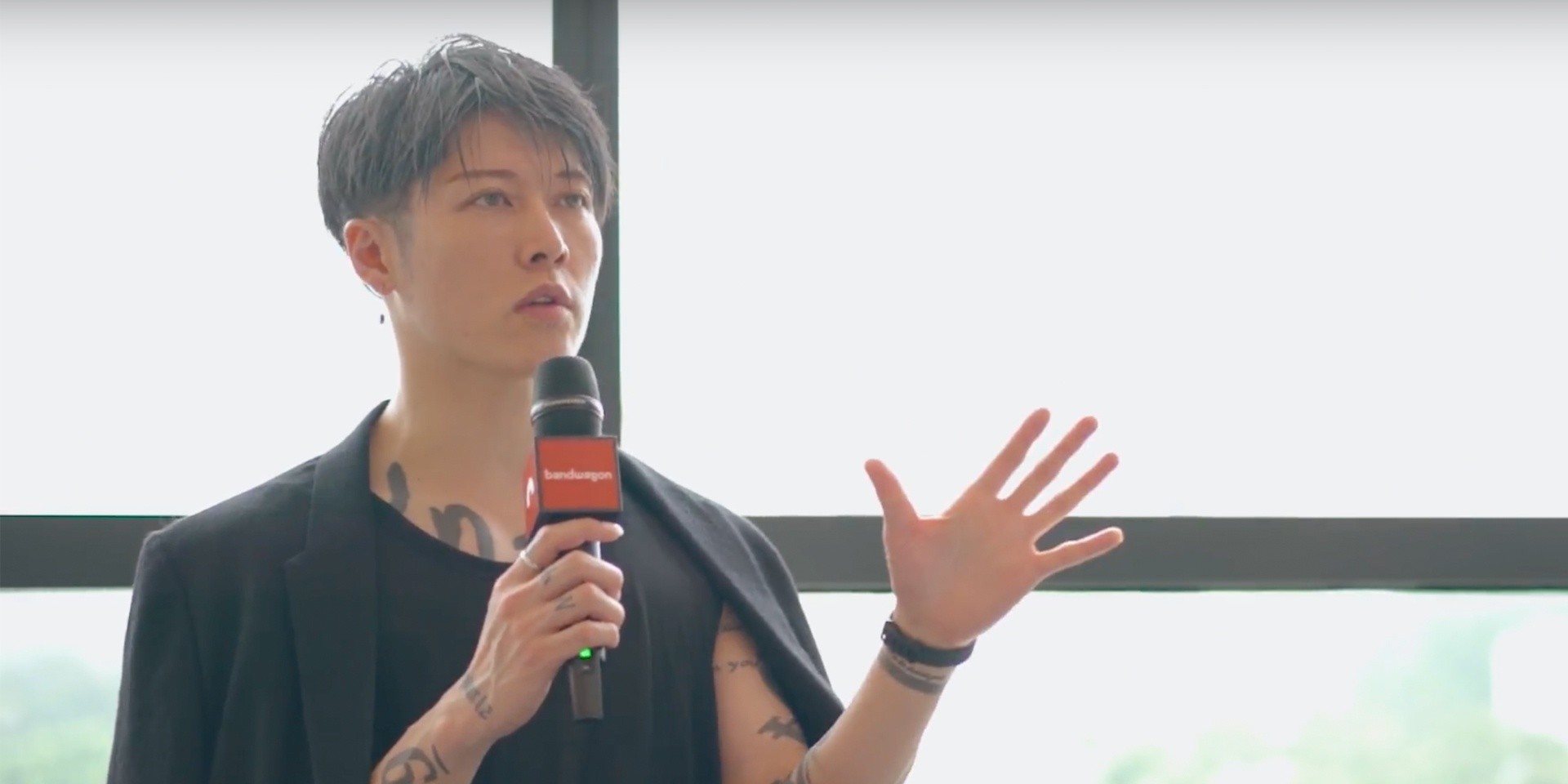 A conversation with Miyavi about his unique guitar-playing style, his role in the new Bleach live action movie and more – watch