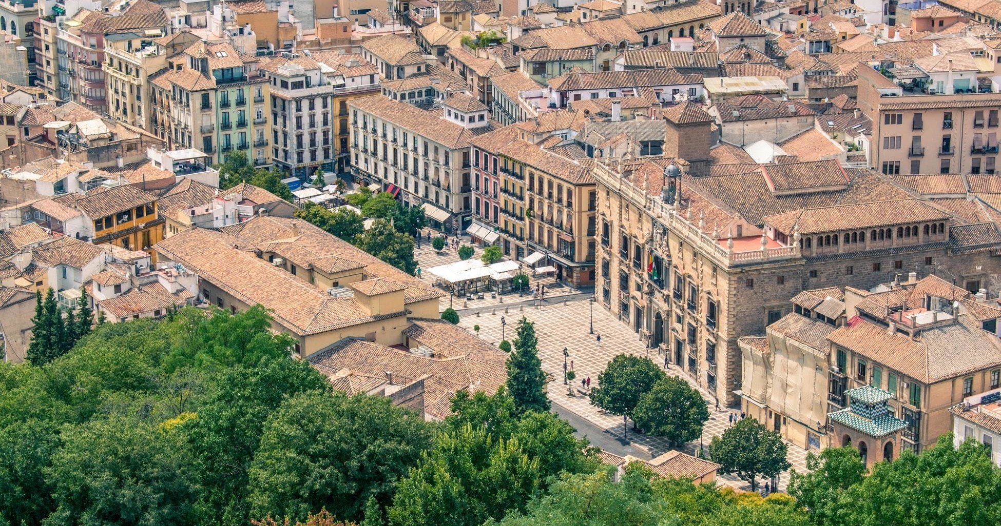 Leyenda y Gastronomia: Visita de Granada a Pie con Tapas - Alojamientos en Granada
