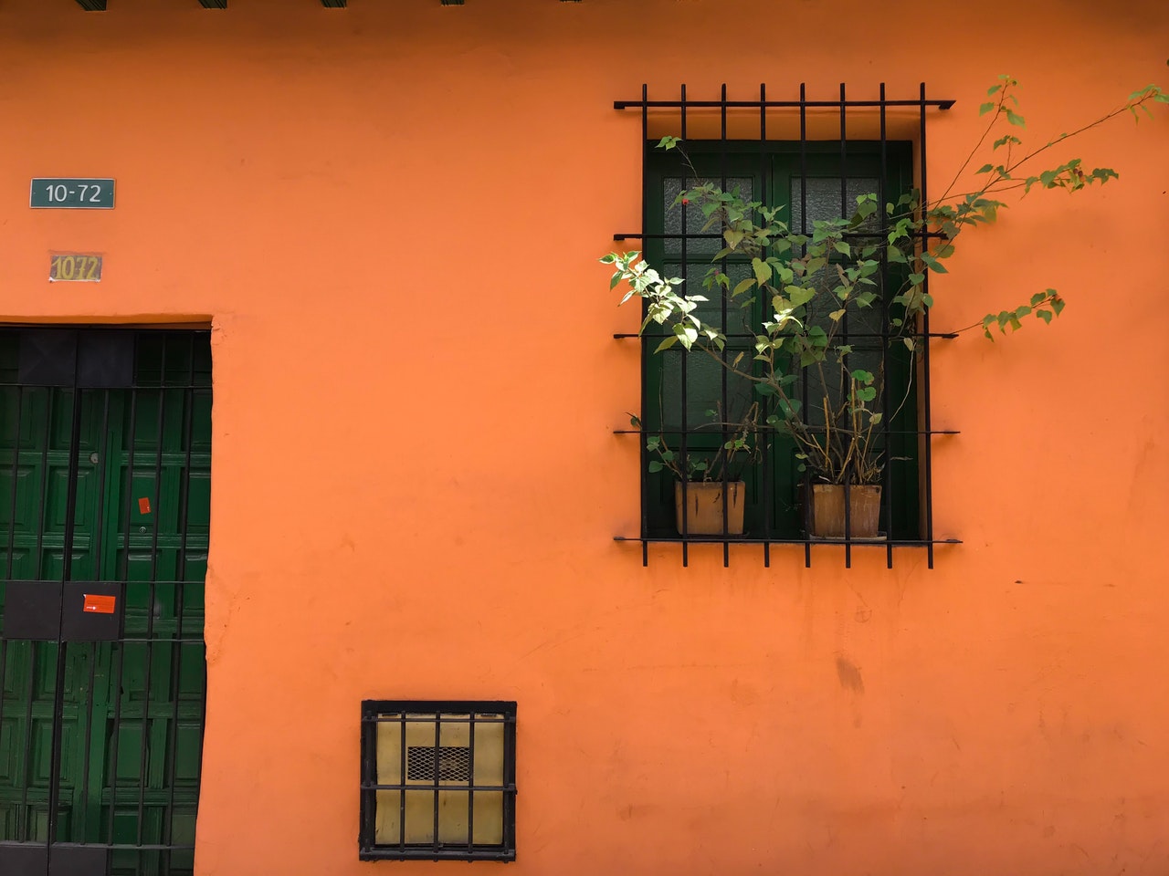 Orange accent walls from the outside.