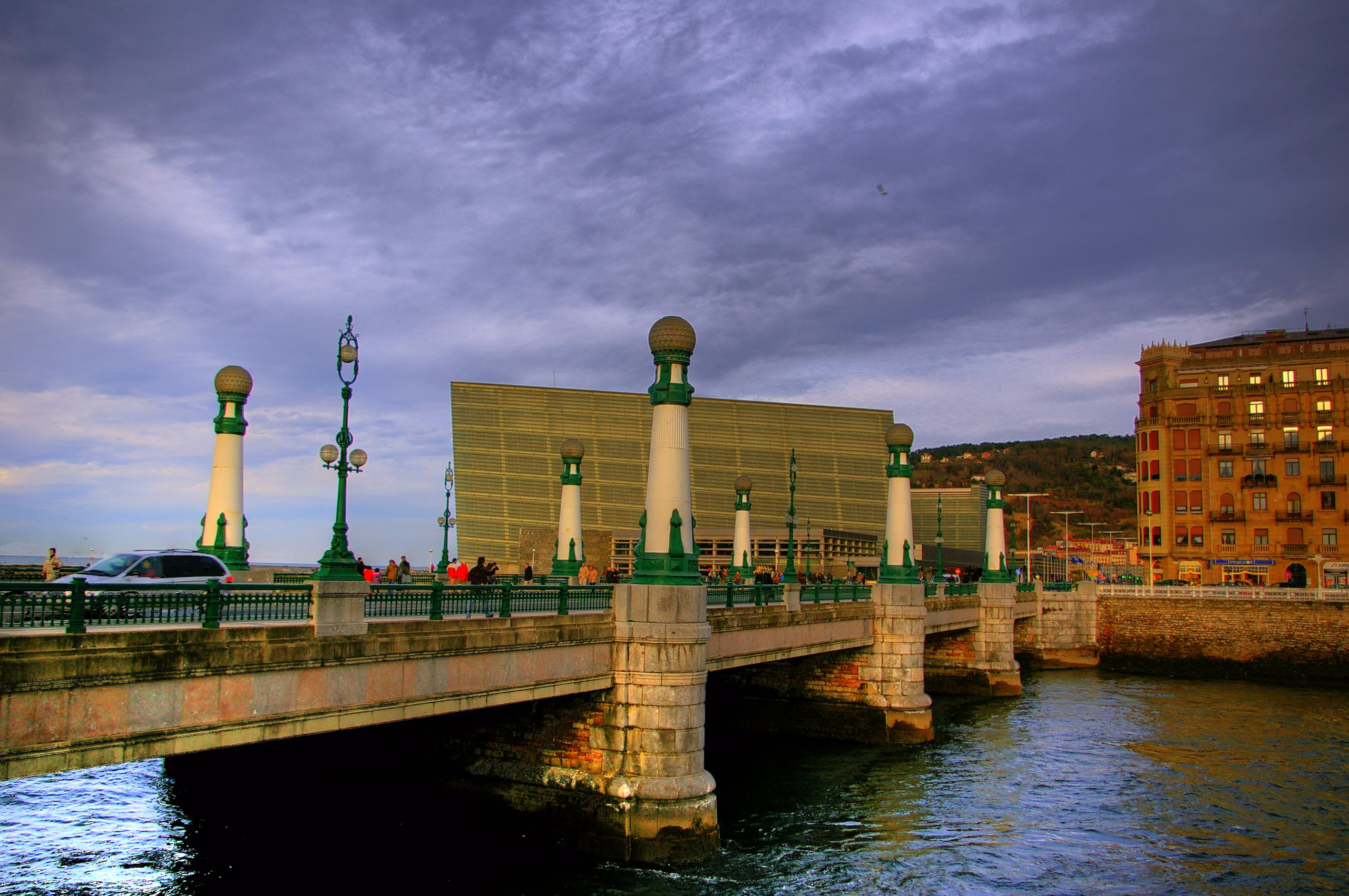 San Sebastián y la Costa de Gipuzkoa desde Vitoria en Semi-Privado con Almuerzo y Recogida - Acomodações em Vitoria-Gasteiz