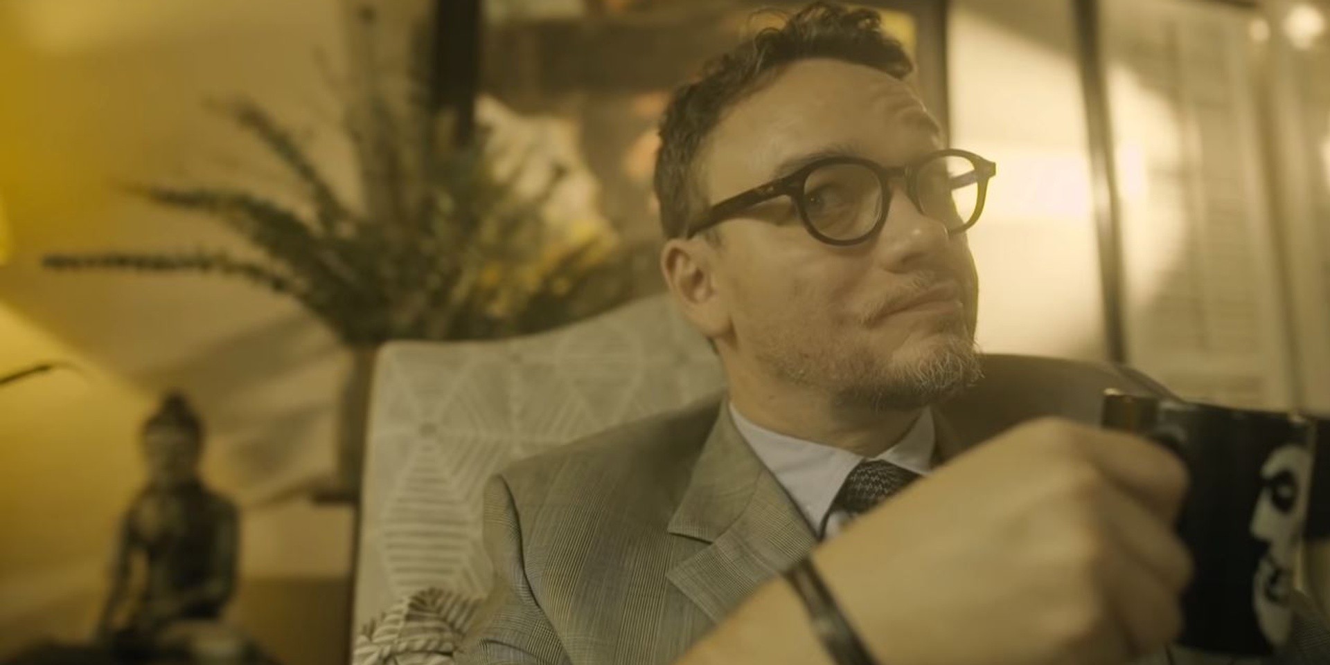 Basti Artadi plays therapist for Jobim Javier in 'Ayoko Lab Song' music video – watch