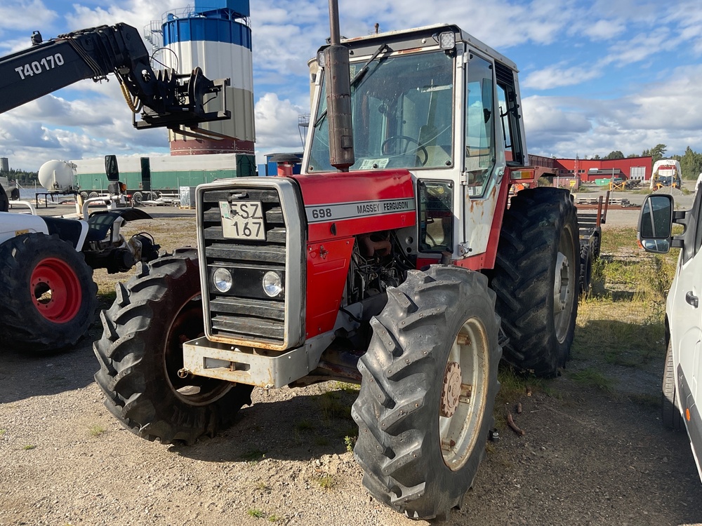 Skellefteå kommun kommer under den närmsta tiden sälja tillgångar som hört till verksamheten på Solkraft öst på Klaravik. Under fredagen startar de första försäljningarna, som bland annat består av en Massey Ferguson-traktor.